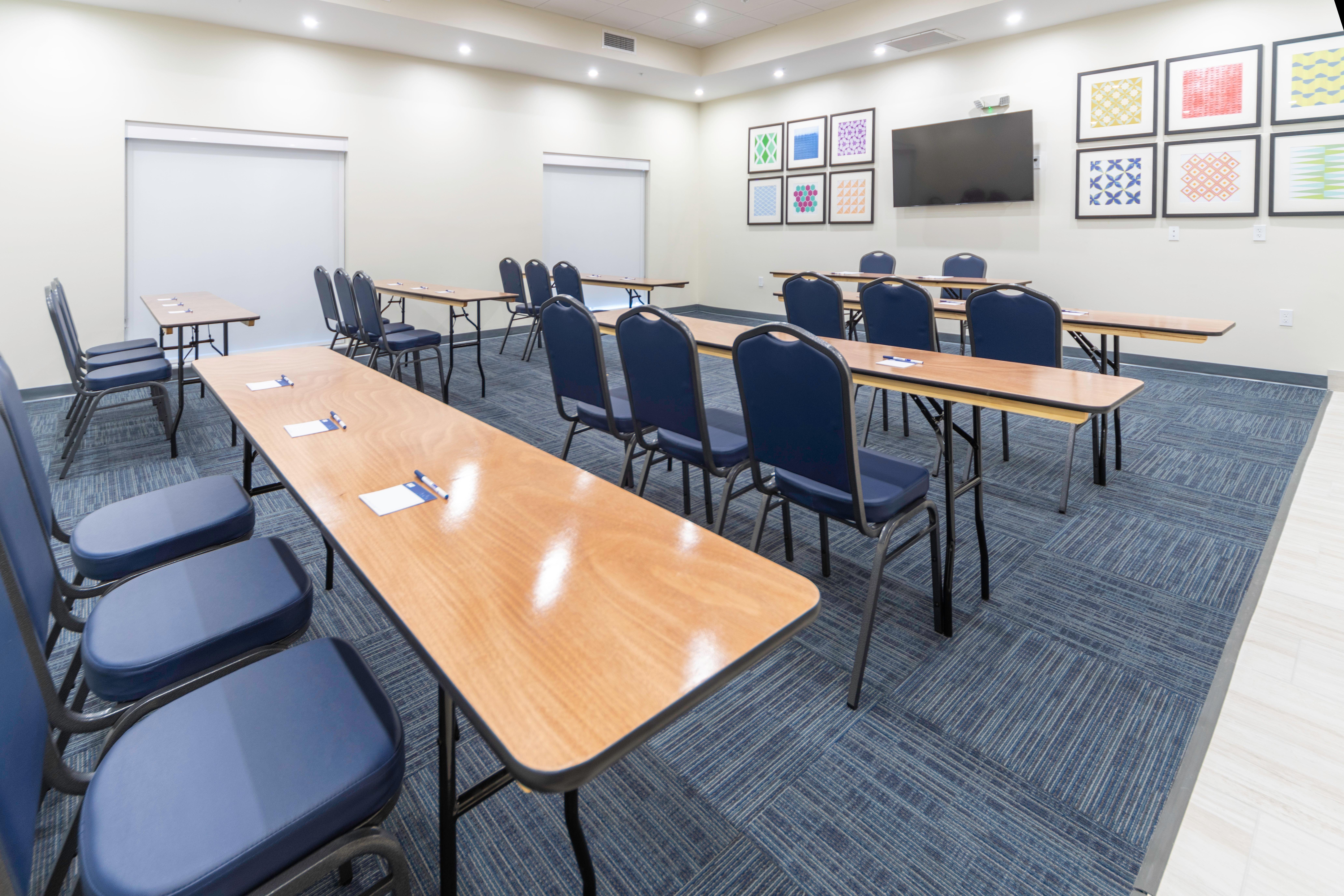 Holiday Inn Express & Suites - Fort Myers Airport By Ihg Exterior photo